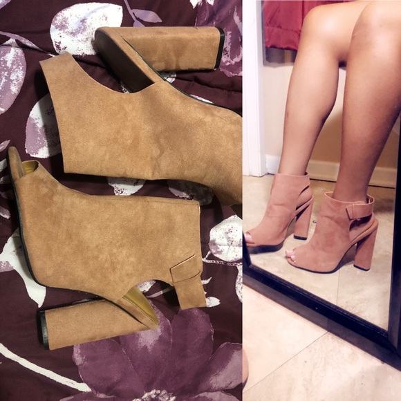 Heels - Picture 3 of 3